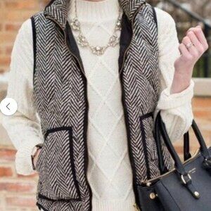 Black and White Chevron Utility Women's Vest with Zipper and Pockets